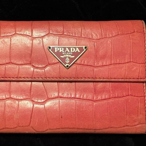 Prada pink leather wallet like new