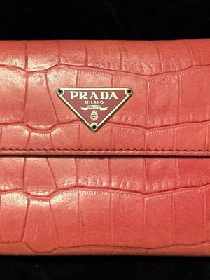Prada pink leather wallet like new
