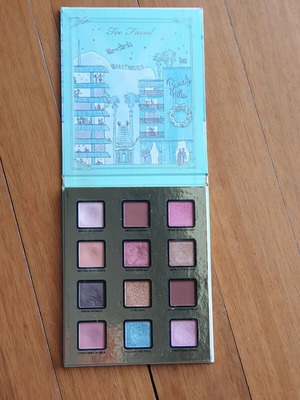 Too Faced Christmas in Los Angeles eyeshadow palette used, 12 shades
