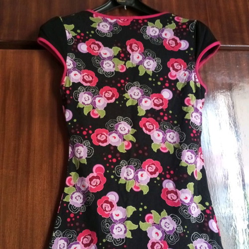 Floral blouse geisha style like new with deep neckline