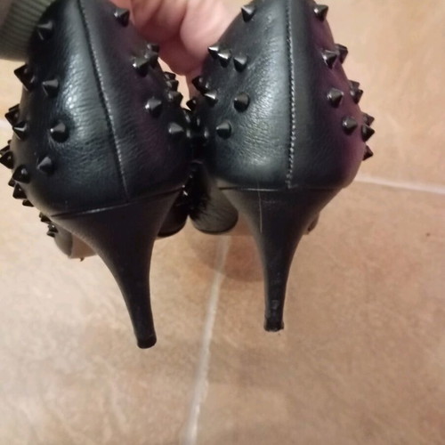 Zara black pumps like new with studs size 39