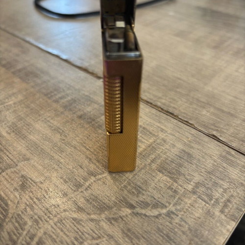 Dunhill lighter like new, fully functional
