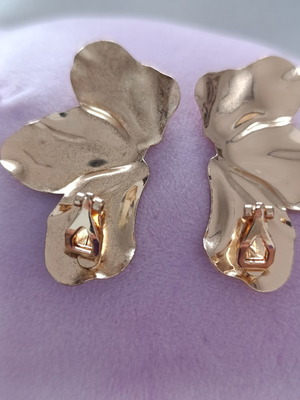 Women's earrings with unique design, like new, gold tone