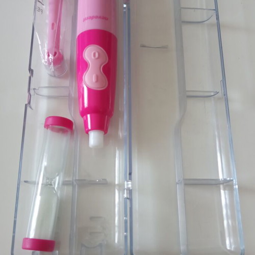 Electric toothbrushes set of 2 in good condition with 3 replacement heads