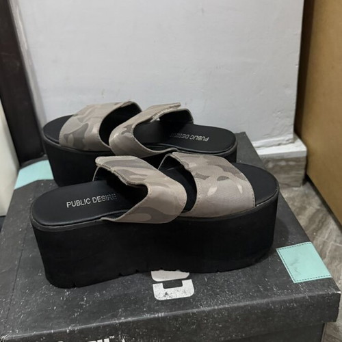 Public Desire women's slippers with camouflage design and 6 cm heel like new