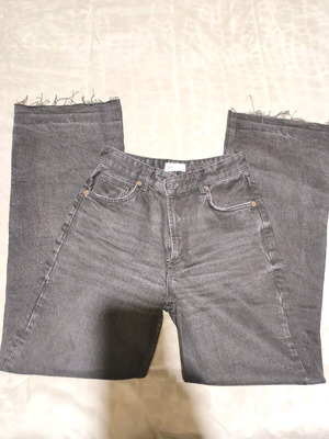 Zara black wide leg jean like new, size M