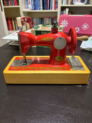 Vintage Mini Παιδική Ραπτομηχανή Ρωσική σαν καινούργιο, εποχής 1970