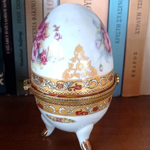Porcelain egg like new with roses