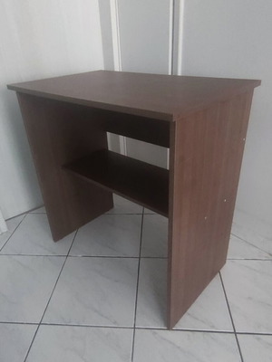 Wooden desk like new, 73 cm length, 45 cm width, 75 cm height