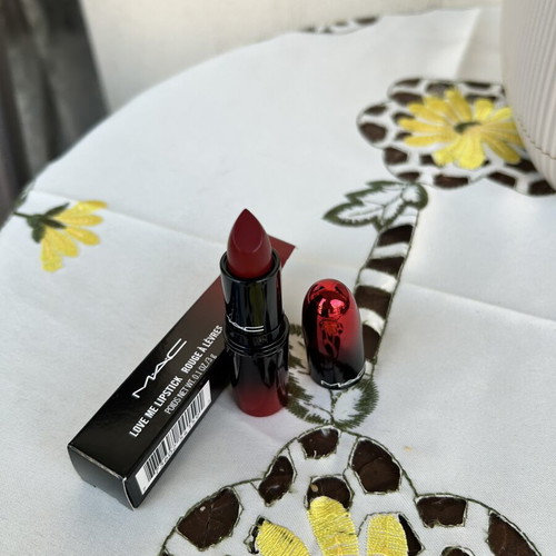 Mac Lipstick new red moisturizing