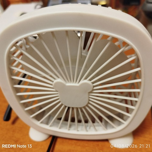 Usb table fan like new, small and discreet