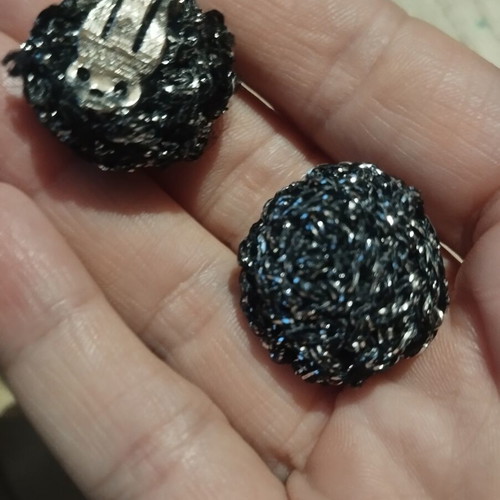 Vintage clip-on earrings used, black and silver