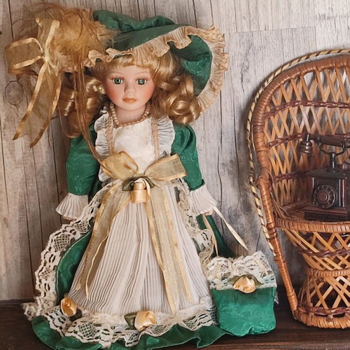 Vintage Victorian porcelain doll like new, height 25 cm