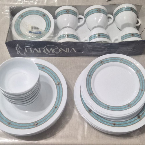 Harmonia Crivisa 36-Piece Dinnerware Set Like New, White with Turquoise