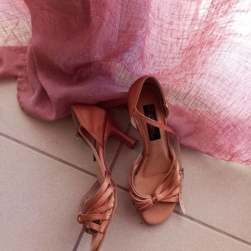 Dance shoes lightly used, brown, size 37