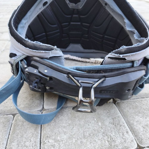 Kitesurf belt ION Apex medium used with spread bar and leash