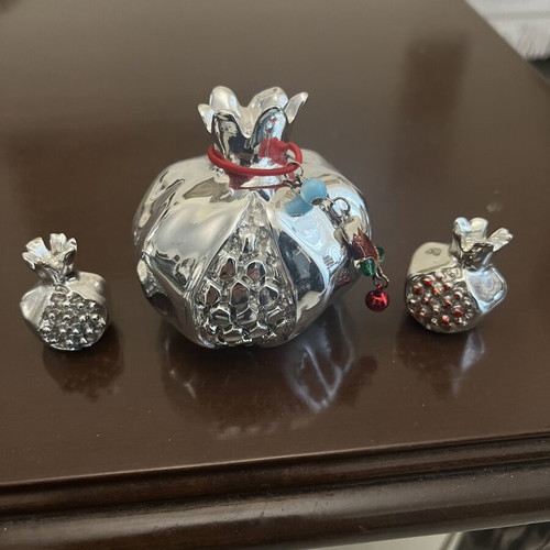 Silver decorative pomegranate set like new, table decor