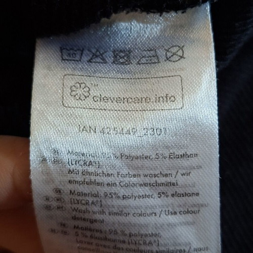 Esmara black top with V-neckline worn, like new