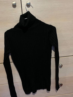 Black H&M blouse extra small like new