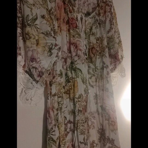 Floral off-shoulder blouse new with lace details