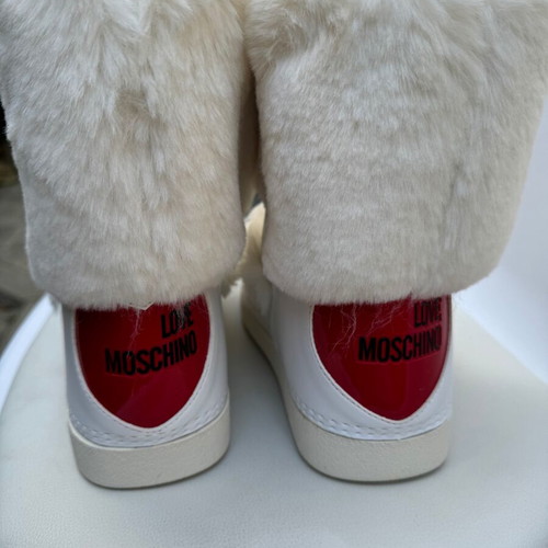 Love Moschino snow boots new, white, size 39