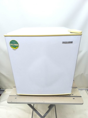 Samsung mini fridge used, white, 50×45 cm