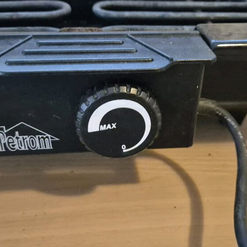 Petrom electric grill used with signs of wear