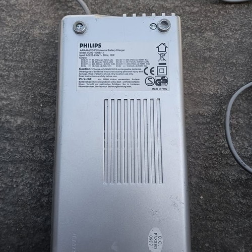 Philips Universal Battery Charger SCB2100NB like new