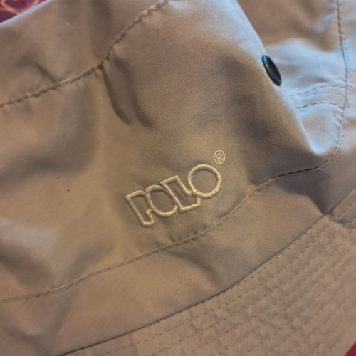 Polo beige hat like new with elastic and warm lining