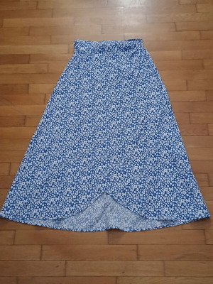 Shein μπλε μακριά φούστα με λευκό floral σχέδιο μέγεθος Small σαν καινούργιο