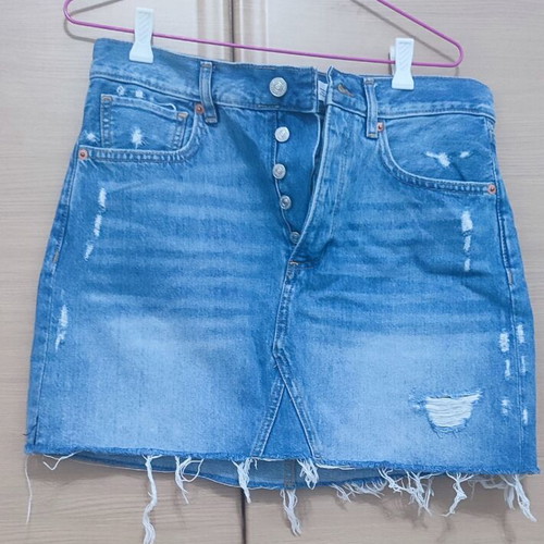 Denim mini skirt Mango like new, medium size, blue