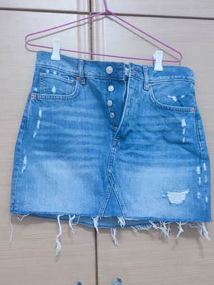 Denim mini skirt Mango like new, medium size, blue