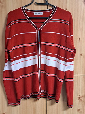 Women's blouse XL like new, red and white with button detail