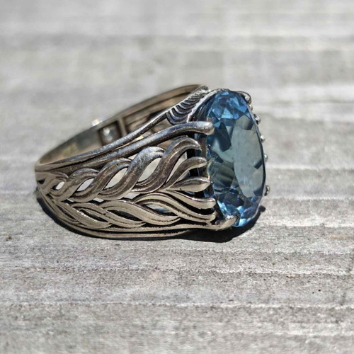 Silver ring with blue topaz new, size 7.5