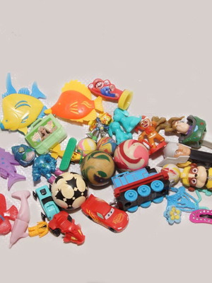 Mini toys and domino used, assorted pack with various items