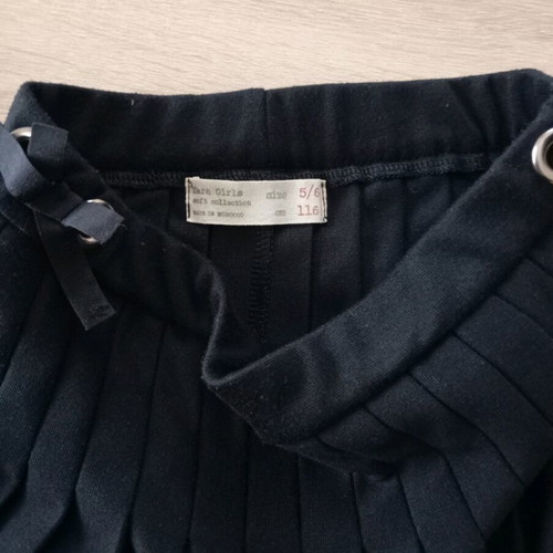 Zara pleated black skirt for girl 5/6 years like new