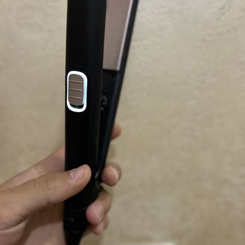 Iden Welt hair straightener with ceramic plates