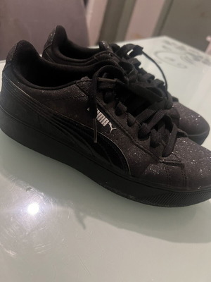 Puma children's sneakers size 37 like new, black