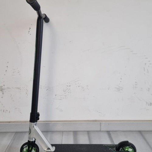 Lucky Crew Pro Stunt Scooter used with chrome deck and green details