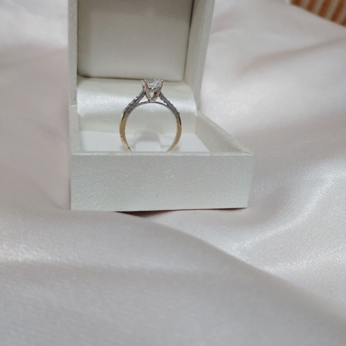 Two-tone 14k (585) solitaire ring size 52 like new, zircon stones