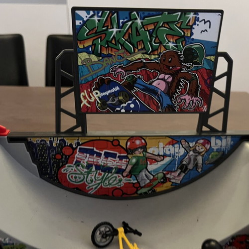 Playmobil 5558 Skate Park set like new with 7 figures and BMX