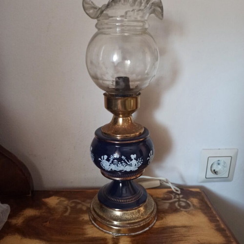Table lamp used with vintage design