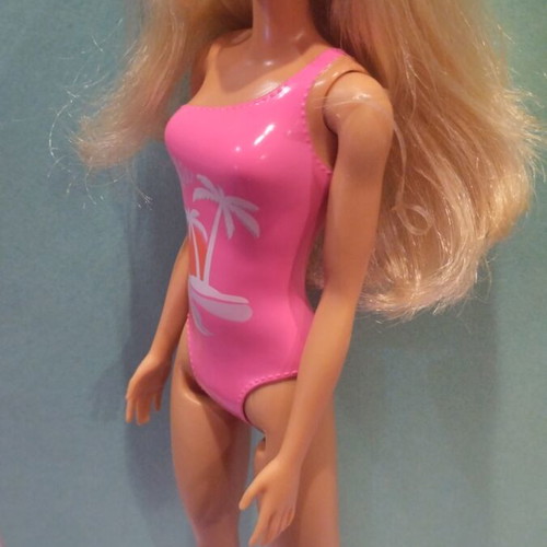 Barbie Swimming Pool Party doll like new
