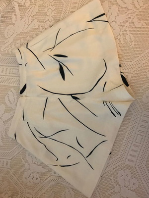 Keepsake Mini Pantskirt L Black and White 100% Polyester Like New