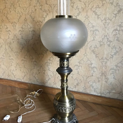 Antique brass floor lamp like new