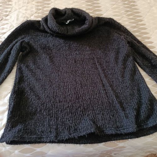 Women's black sweater like new, size XL