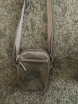 Nike crossbody bag used, black and gray