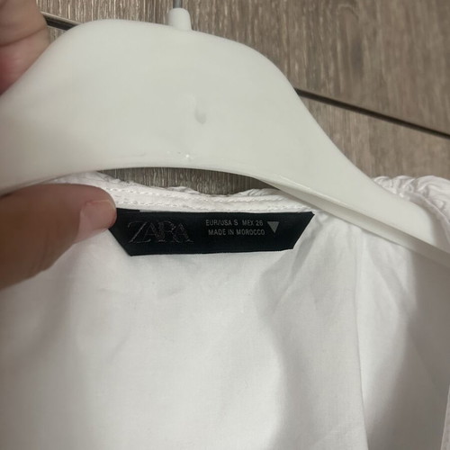Zara sleeveless blouse like new, white, size S