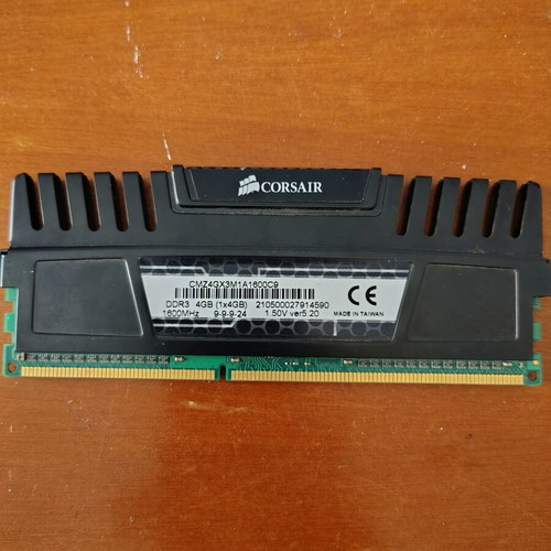 Corsair Vengeance Black DDR3 4GB RAM module