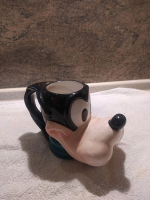 Disnay mug like new with Goofy